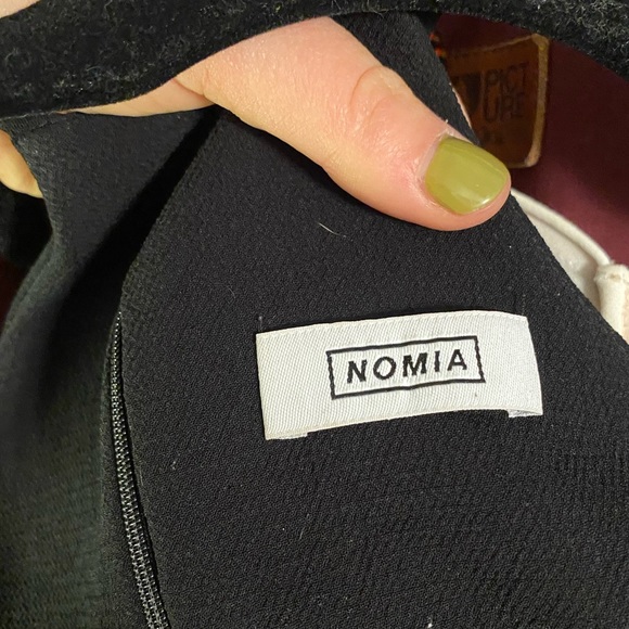 NOMIA, Cropped, Wide Leg, Strap Jumpsuit with Side Pockets. Size 6. - Picture 11 of 11